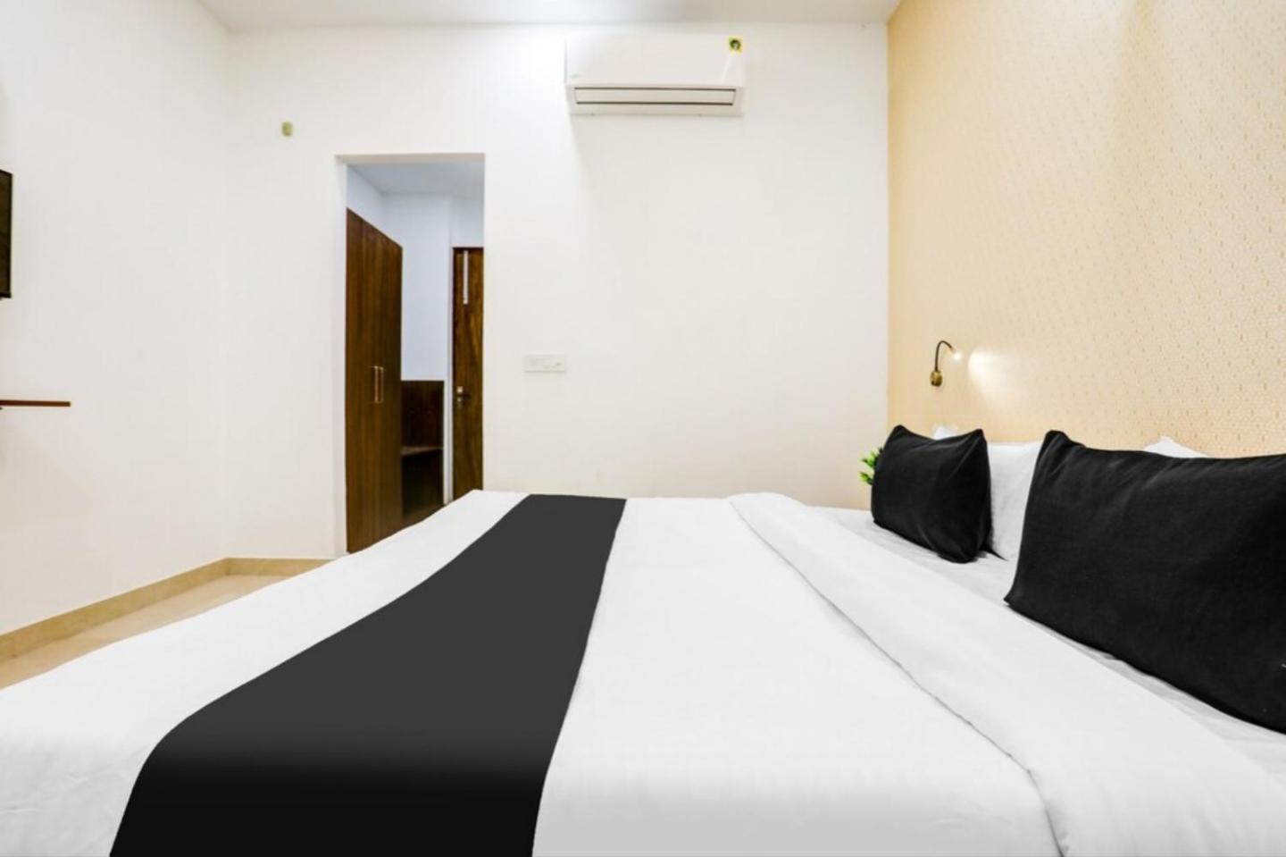 The Grand Blue Hotel Greater Noida Buitenkant foto