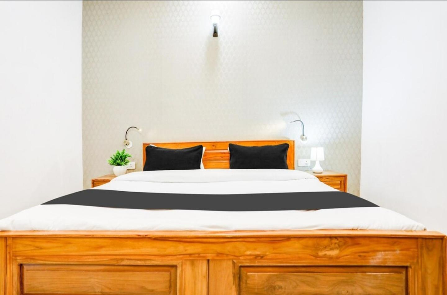 The Grand Blue Hotel Greater Noida Buitenkant foto