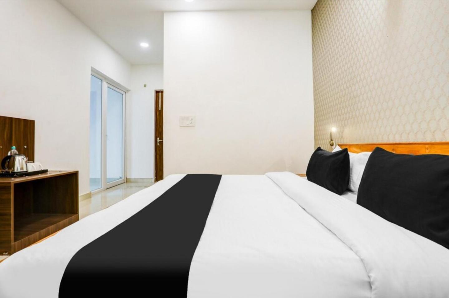 The Grand Blue Hotel Greater Noida Buitenkant foto