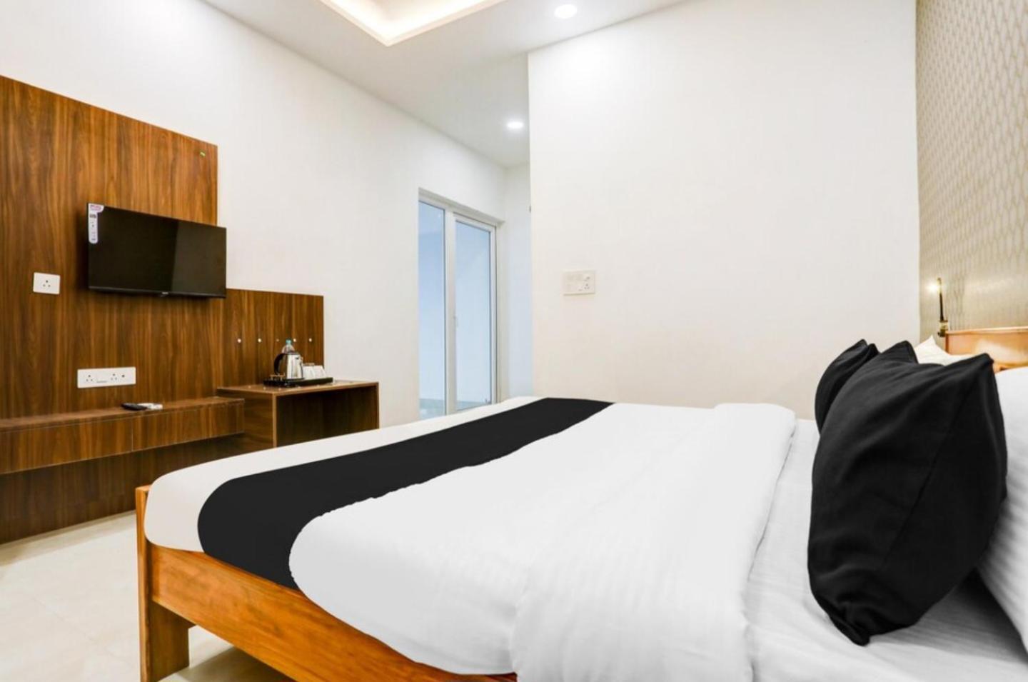 The Grand Blue Hotel Greater Noida Buitenkant foto
