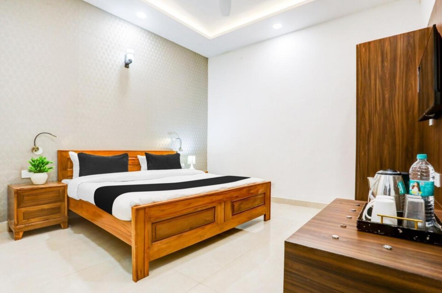 The Grand Blue Hotel Greater Noida Buitenkant foto